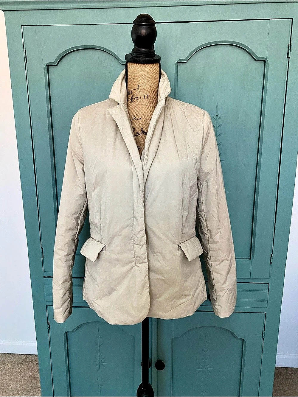 Athleta Primaloft Jacket in Cream Size Medium